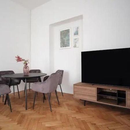 Helen Homestay Prague Palmovka Exteriér fotografie